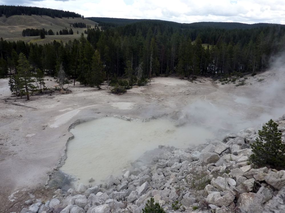 Yellowstone Mud Volcano Area (29).JPG
